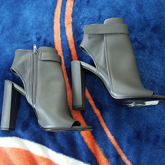 VINCE Bingham Open Toe Bootie Sz 9.5 - Picture 4 of 7